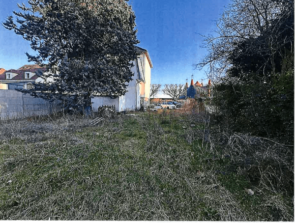 Un terrain  • Rosny-sous-Bois — photo 1