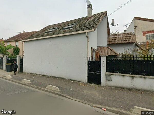 UNE MAISON D'HABITATION • Stains — photo 1